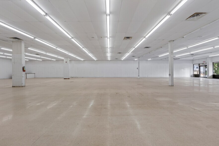 More Photos Of 1006 E Colby St, Whitehall Storefront Retail Office For Sale