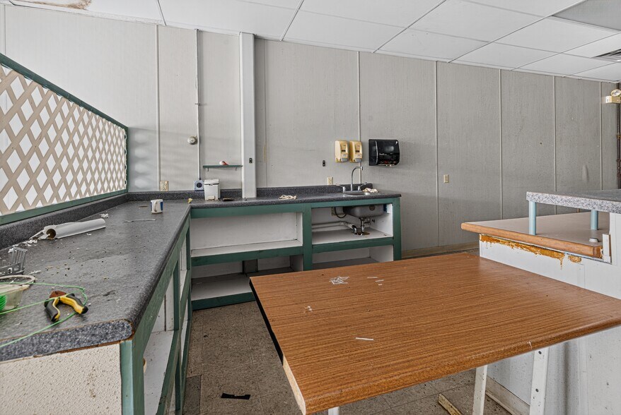 More Photos Of 1379 Bucktail Rd, Saint Marys Unknown For Lease