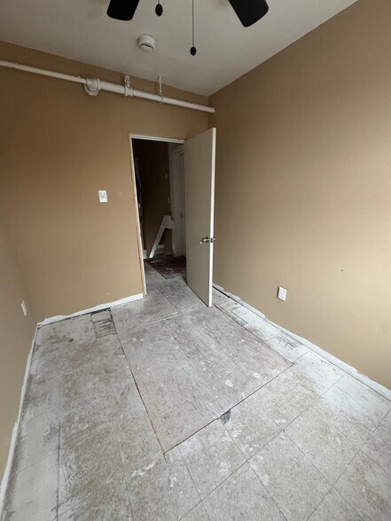 More Photos Of 2449 Shirley Ave, Baltimore Flex For Sale