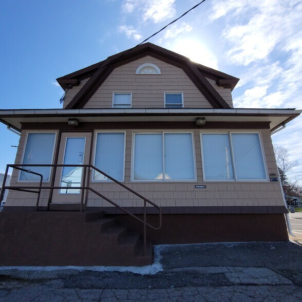 More Photos Of 1074 Washington St, Attleboro Storefront Retail Residential For Sale