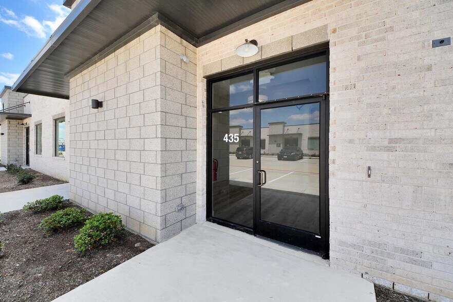 More Photos Of 431-435 Branchwood Ln, Fulshear Office For Lease