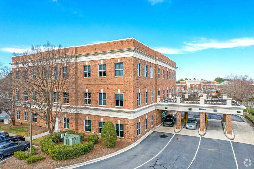 More Photos Of 3315 Springbank Ln, Charlotte Medical For Lease