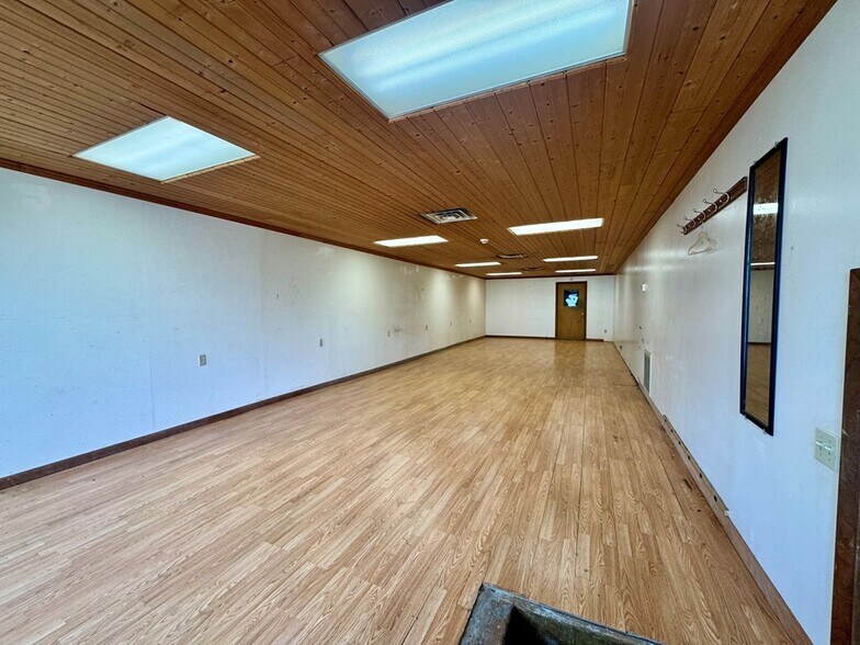 More Photos Of 868 State Route 3 and 12, Hinton Flex For Sale