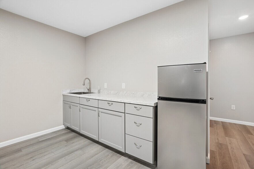 More Photos Of 813 Dumont St, South Houston Service For Sale