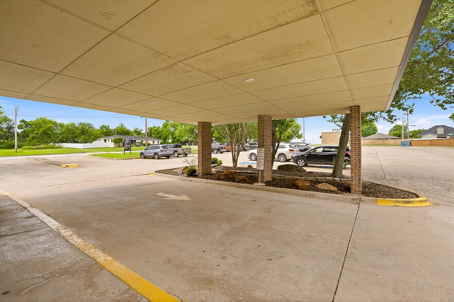 More Photos Of 1414 Arlington St, Ada Medical For Lease