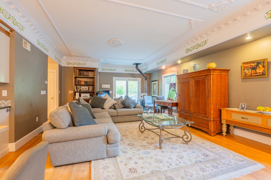 More Photos Of 34 West St, Newtown Apartments For Sale
