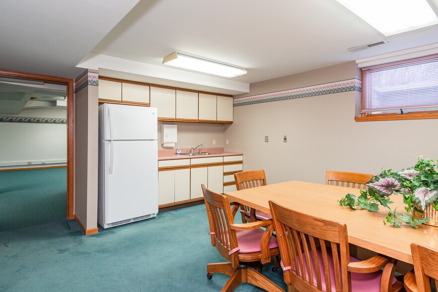 More Photos Of 1752 W High St, Piqua Medical For Sale