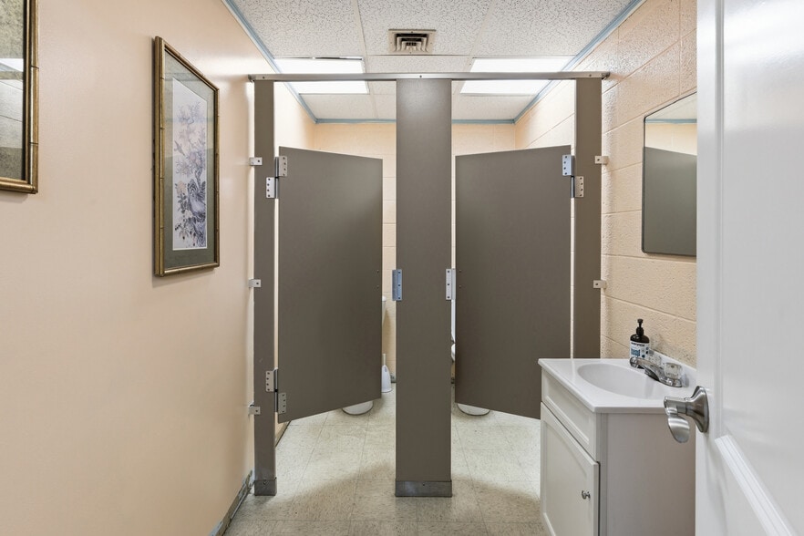 More Photos Of 81 Sprague St, Portsmouth Specialty For Sale