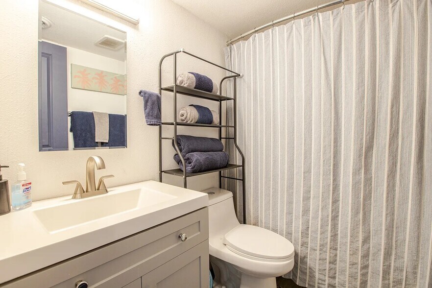 More Photos Of 7031 N 80th Ave, Glendale Apartments For Sale