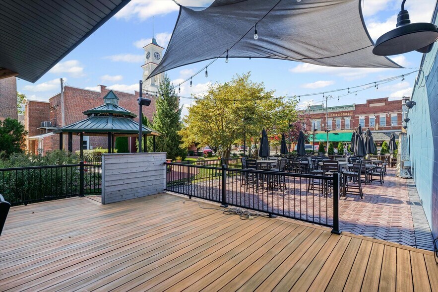 More Photos Of 125 S Market St, Paxton Specialty For Sale