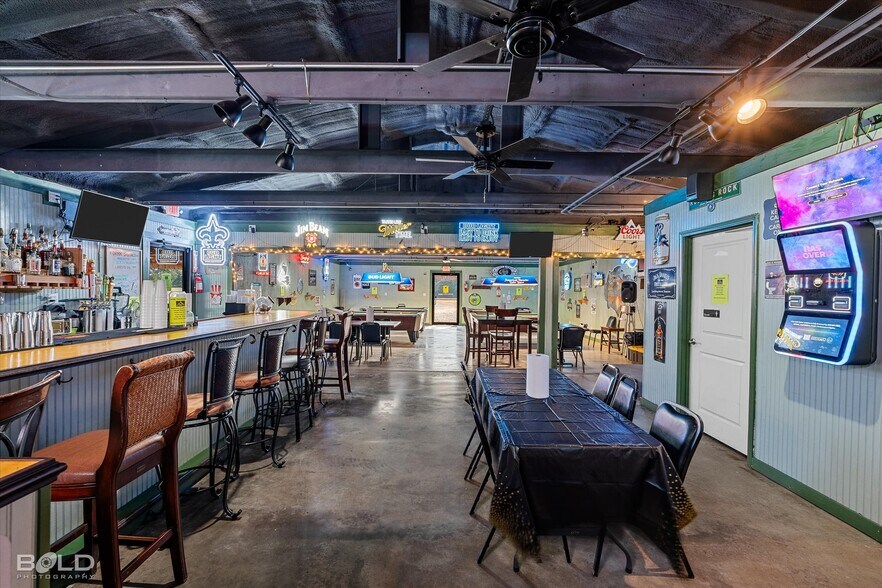 More Photos Of 7318 Ida State Line rd, Ida Bar For Sale