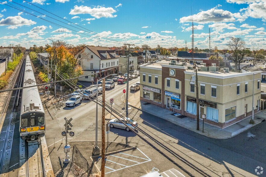 More Photos Of 5 Station Plz, Bethpage Storefront Retail Office For Lease