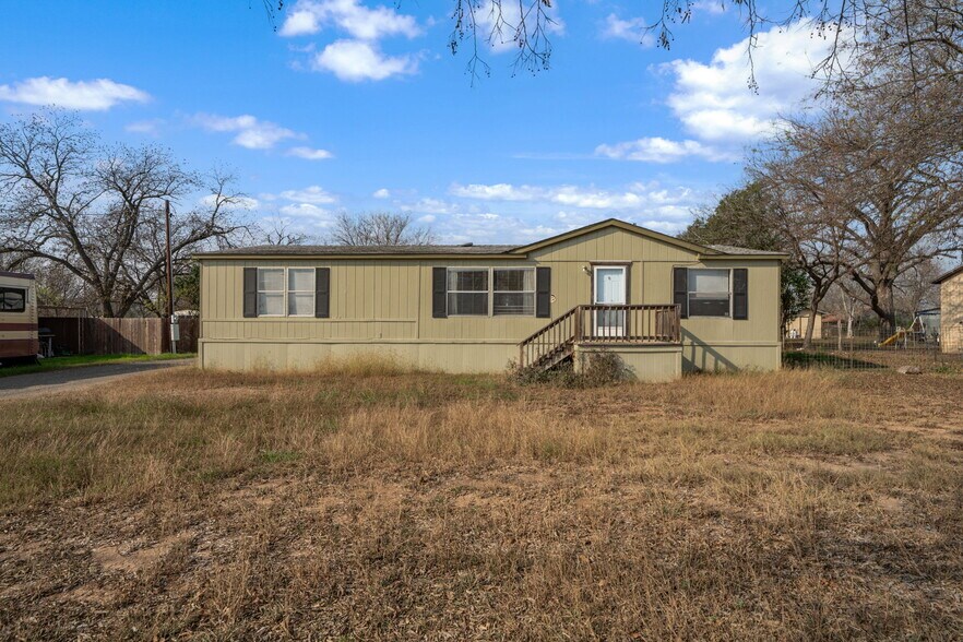 More Photos Of 505 TX-173, Hondo Multifamily For Sale