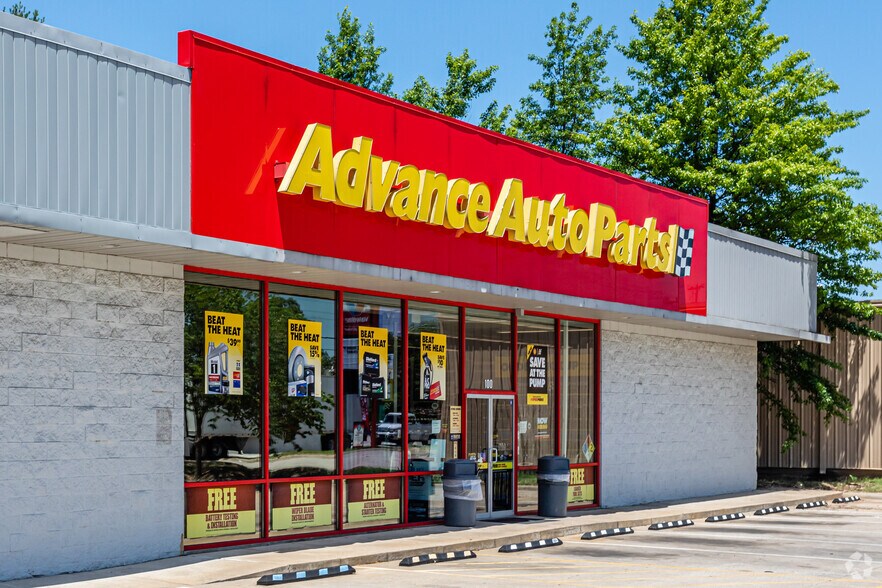 More Photos Of 100 N Thompson St, Springdale Freestanding For Sale