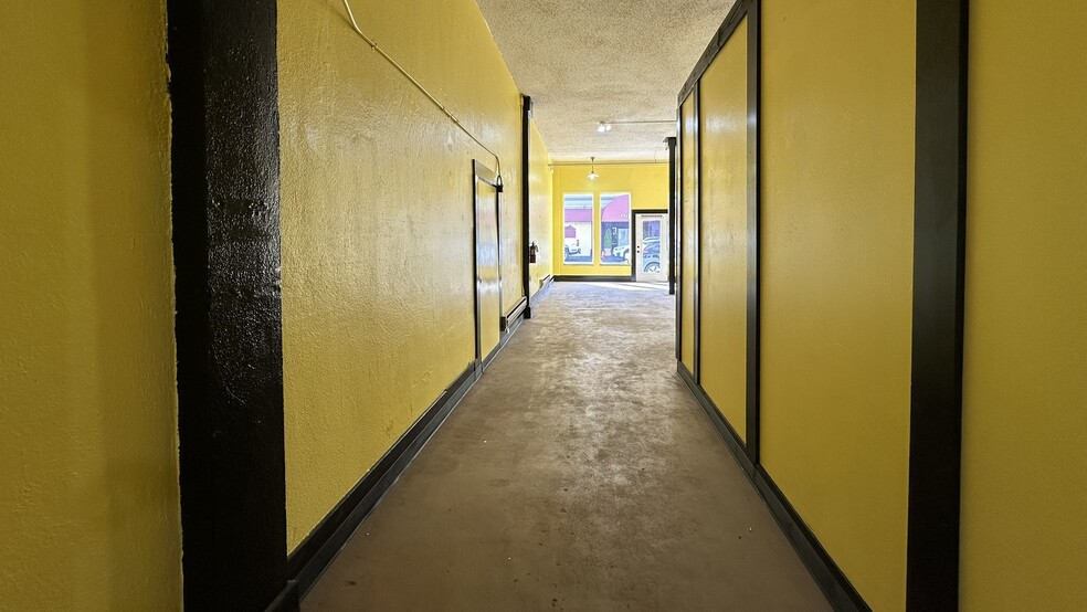 More Photos Of 408 Pacific Ave S, Kelso Storefront For Lease