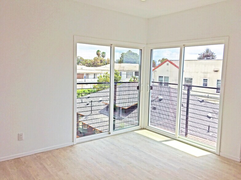 More Photos Of 1221-1223 1/2 N Kenmore Ave, Los Angeles Apartments For Sale