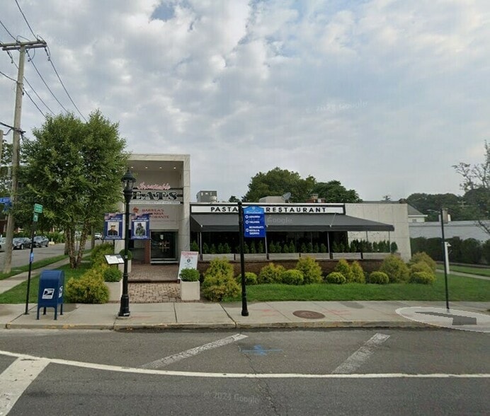 More Photos Of 300 E Main St, Riverhead Restaurant For Lease