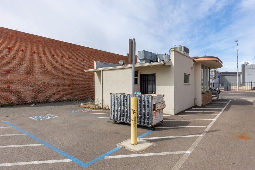 More Photos Of 951 C St, Hayward Fast Food For Sale