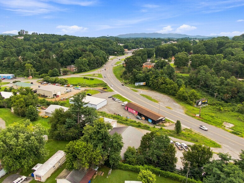 More Photos Of 890 Roanoke St, Christiansburg Warehouse For Lease