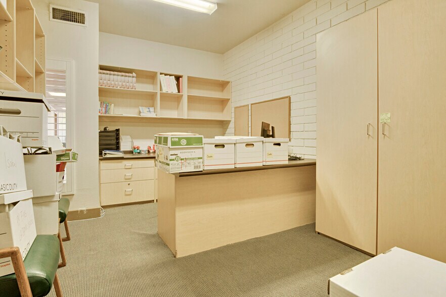 More Photos Of 439 N Maclay Ave, San Fernando Office For Sale