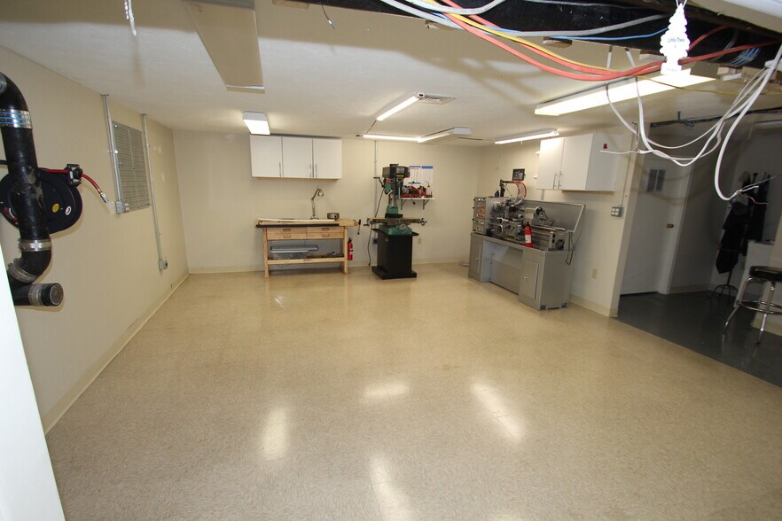 More Photos Of 87 Main St, North Reading Light Manufacturing For Sale