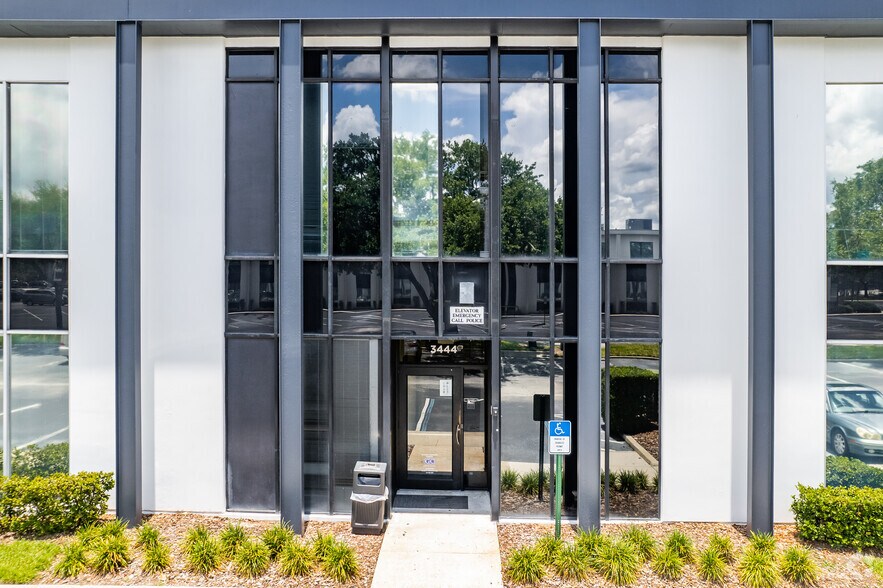 More Photos Of 3191 Maguire Blvd, Orlando Unknown For Lease