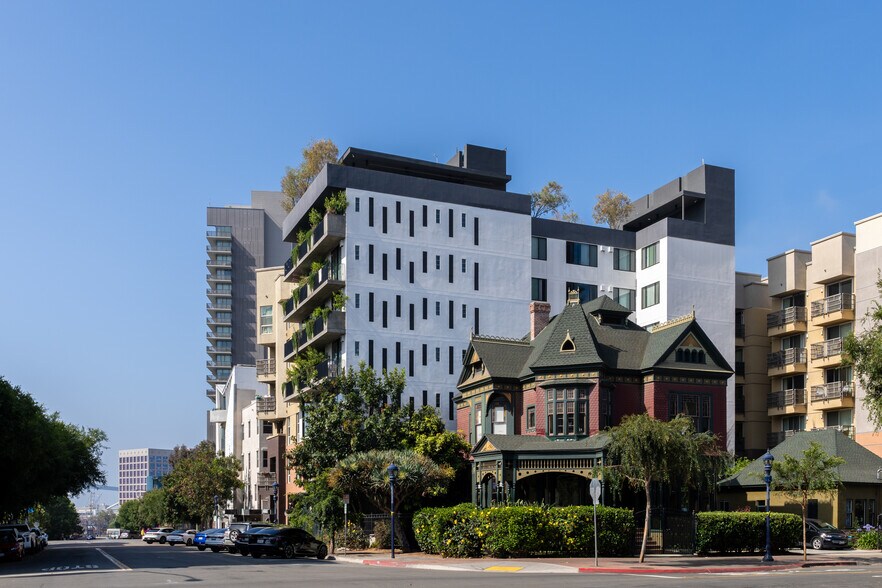 More Photos Of 454 13th St, San Diego Apartments For Sale