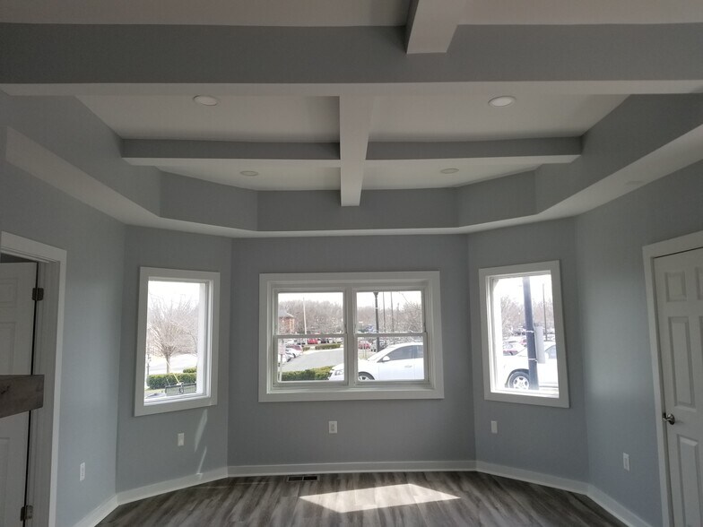 More Photos Of 200 Main St, Laurel Medical For Lease