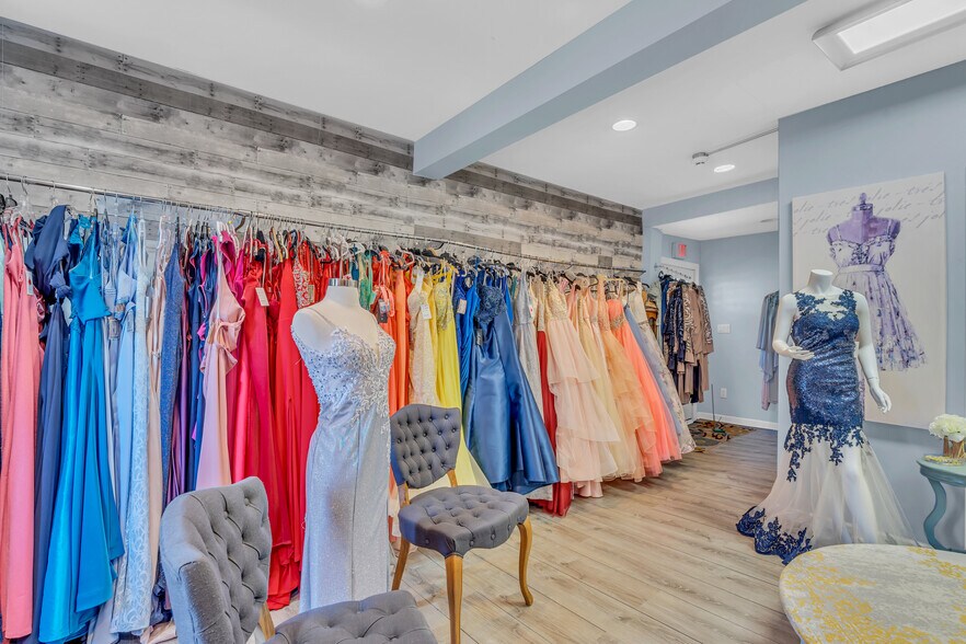 More Photos Of 141 Chambers Bridge Rd, Brick Storefront Retail Office For Sale