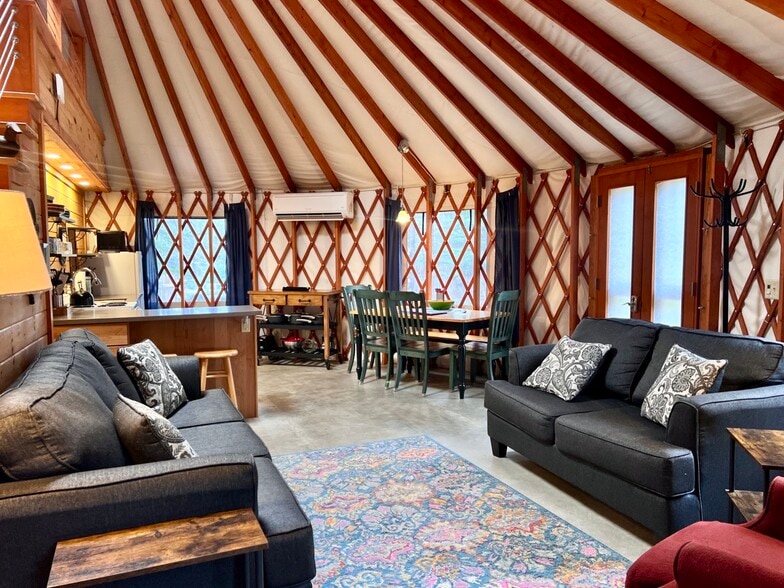 More Photos Of 200 Seal Cove Rd, Southwest Harbor Hotel For Sale
