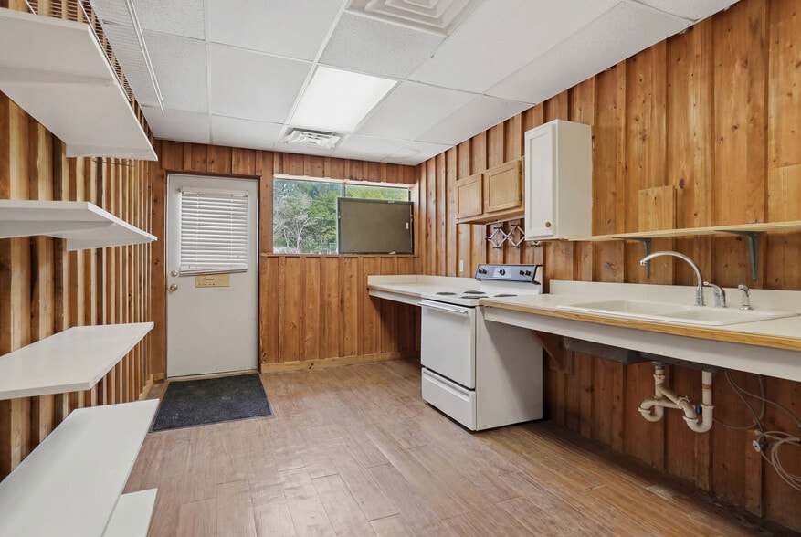 More Photos Of 915 Middle Rd S, Leesburg Industrial For Sale
