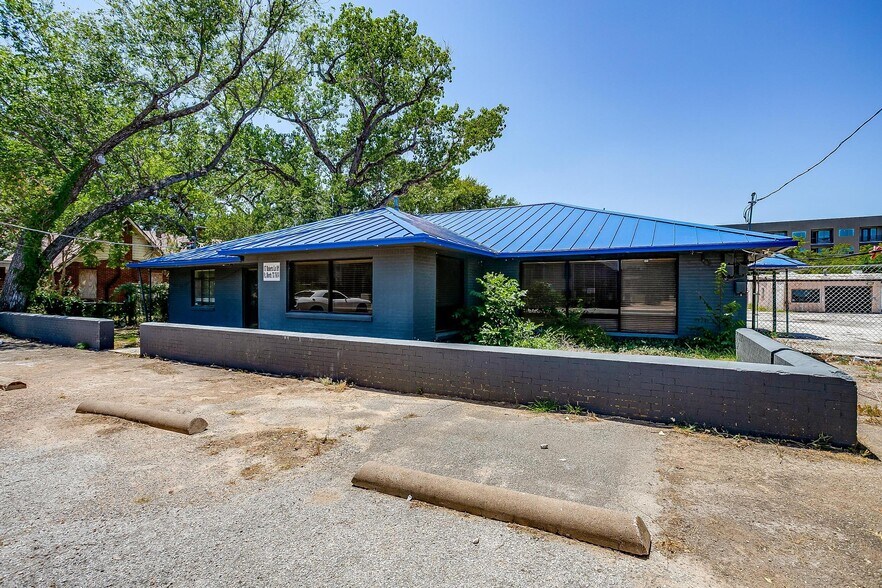 More Photos Of 117 Roberts Cut Off Rd, Fort Worth Warehouse For Sale