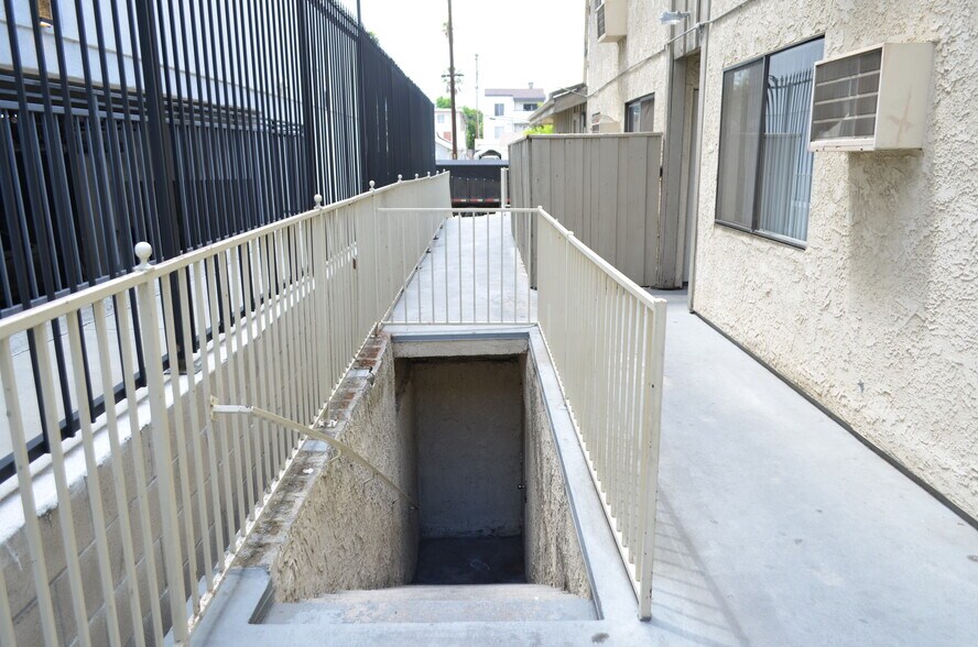 More Photos Of 7028 Alabama Ave, Canoga Park Apartments For Sale