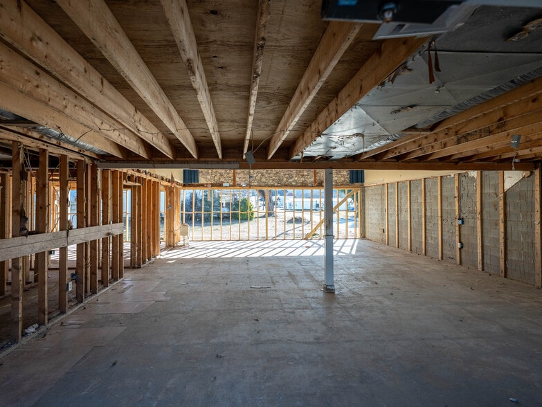 More Photos Of 3264 Broad St, Clyde Office For Sale
