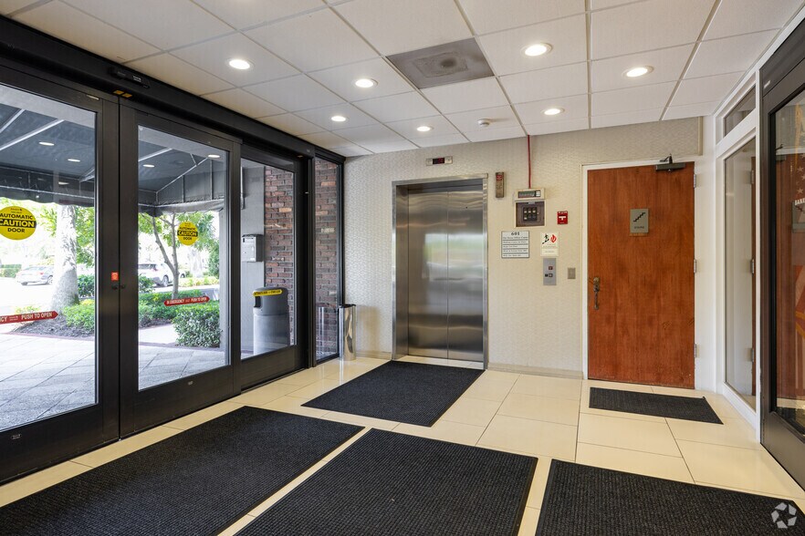 More Photos Of 601 21st St, Vero Beach Coworking Space