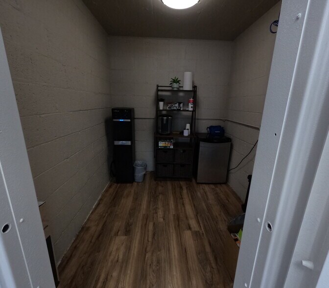 More Photos Of 6501 N Avondale Ave, Chicago Manufacturing For Sale