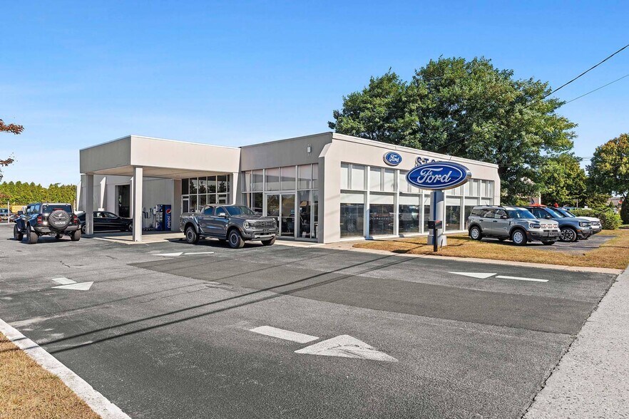 More Photos Of 729 County Road 39A, Southampton Auto Dealership For Sale