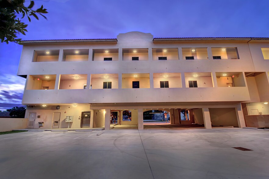More Photos Of 9726 E Indigo St, Miami Office For Lease
