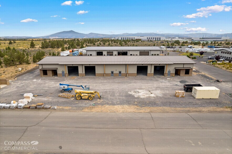 More Photos Of Page Ct, Prineville Manufacturing For Lease