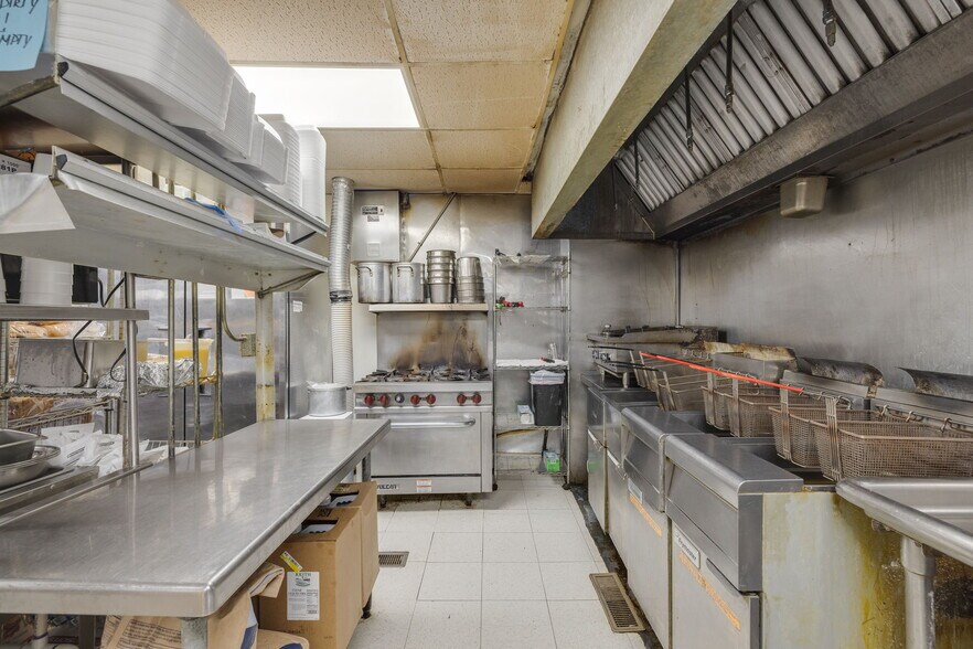 More Photos Of 123 S Broadway St, Checotah Restaurant For Sale