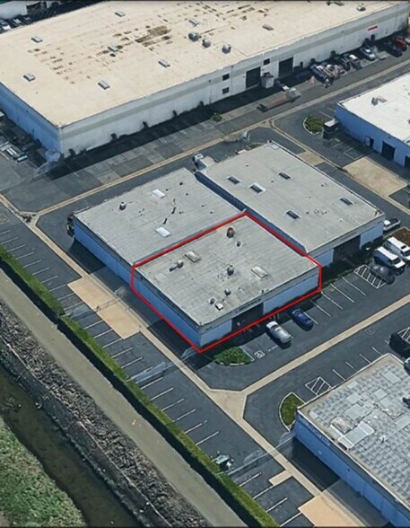 More Photos Of 15592-15606 Producer Ln, Huntington Beach Warehouse For Lease
