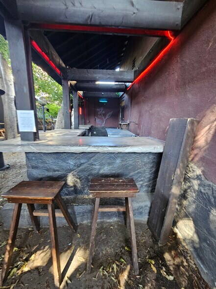 More Photos Of 11026 Magnolia Blvd, North Hollywood Restaurant For Sale
