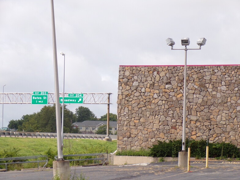 More Photos Of 4330 S Broadway, Saint Louis Freestanding For Sale