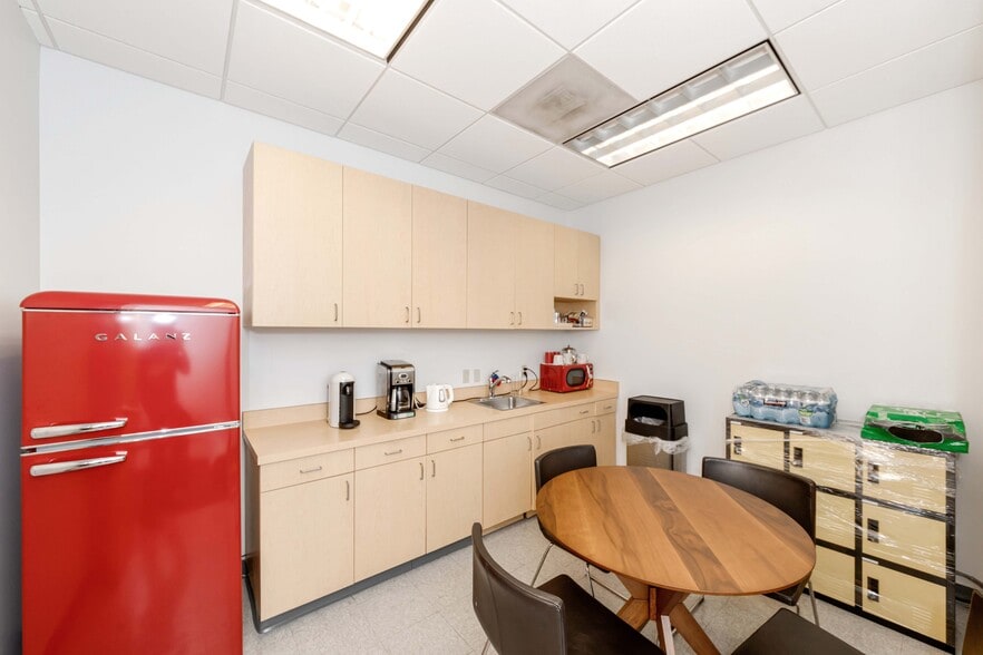 More Photos Of 96 Discovery, Irvine Office For Sale