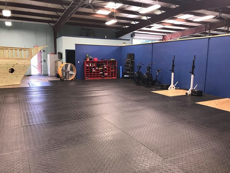 More Photos Of 2385 Corbett St, Jacksonville Warehouse For Lease