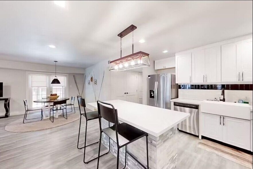 More Photos Of 6325 Riverview Way, Houston Apartments For Sale