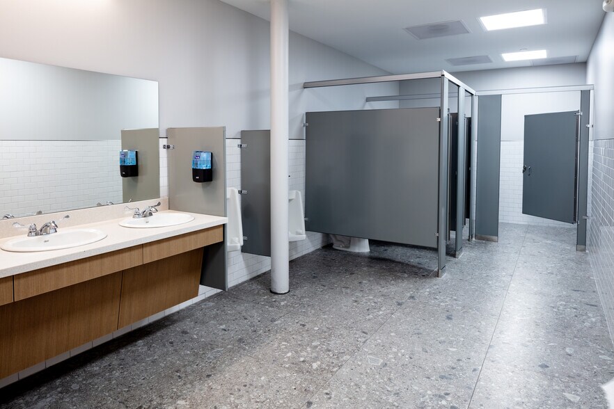 More Photos Of 1410 S 1st Ave, Iowa City Office For Sale