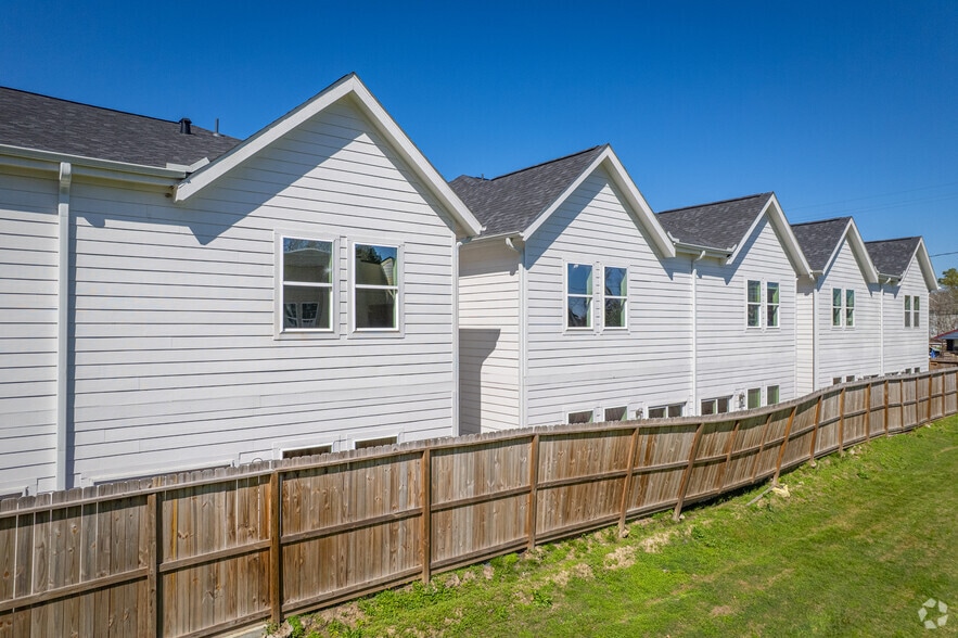 More Photos Of 829 - 835 Paul Quinn, Houston Apartments For Sale