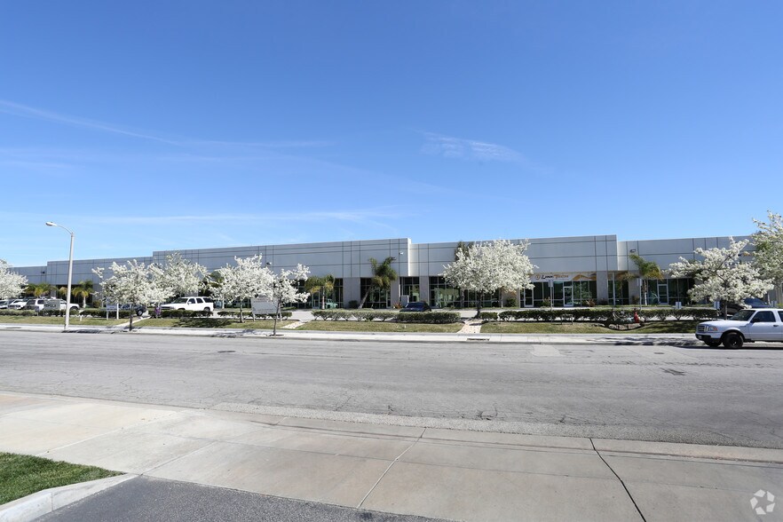 More Photos Of 3000 Bunsen Ave, Ventura Manufacturing For Lease