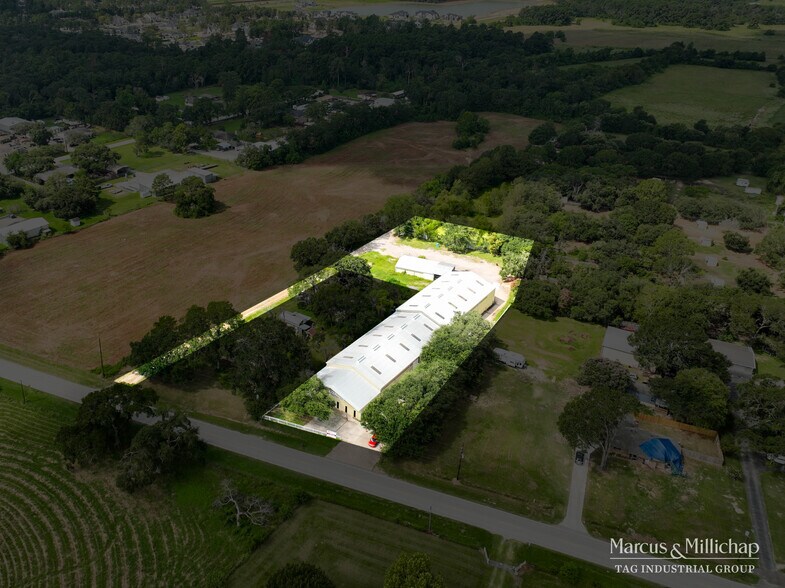 More Photos Of 27703 Calvert Rd, Tomball Warehouse For Lease